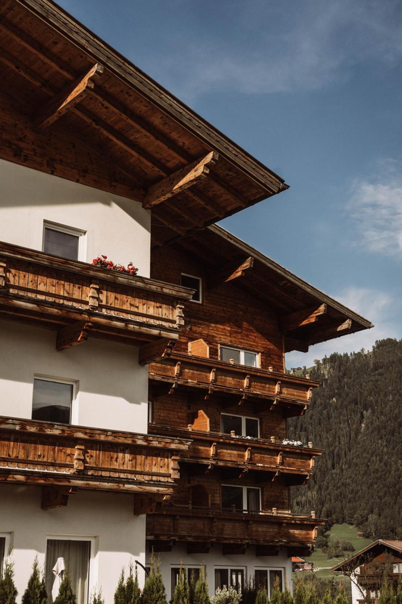 Lebe'Schlitters - Das Ferienapartmenthaus Im Zillertal Екстериор снимка