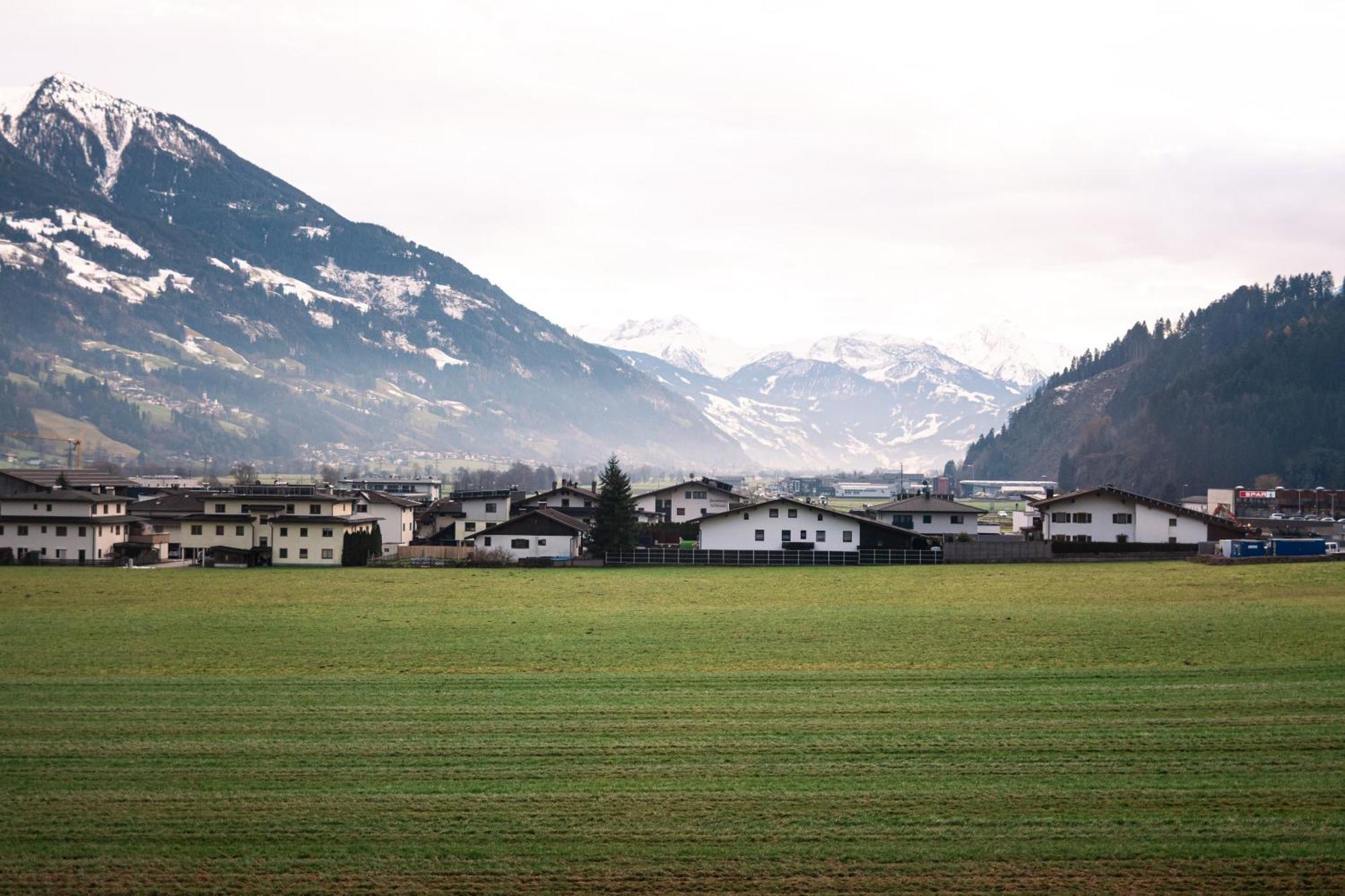 Lebe'Schlitters - Das Ferienapartmenthaus Im Zillertal Екстериор снимка
