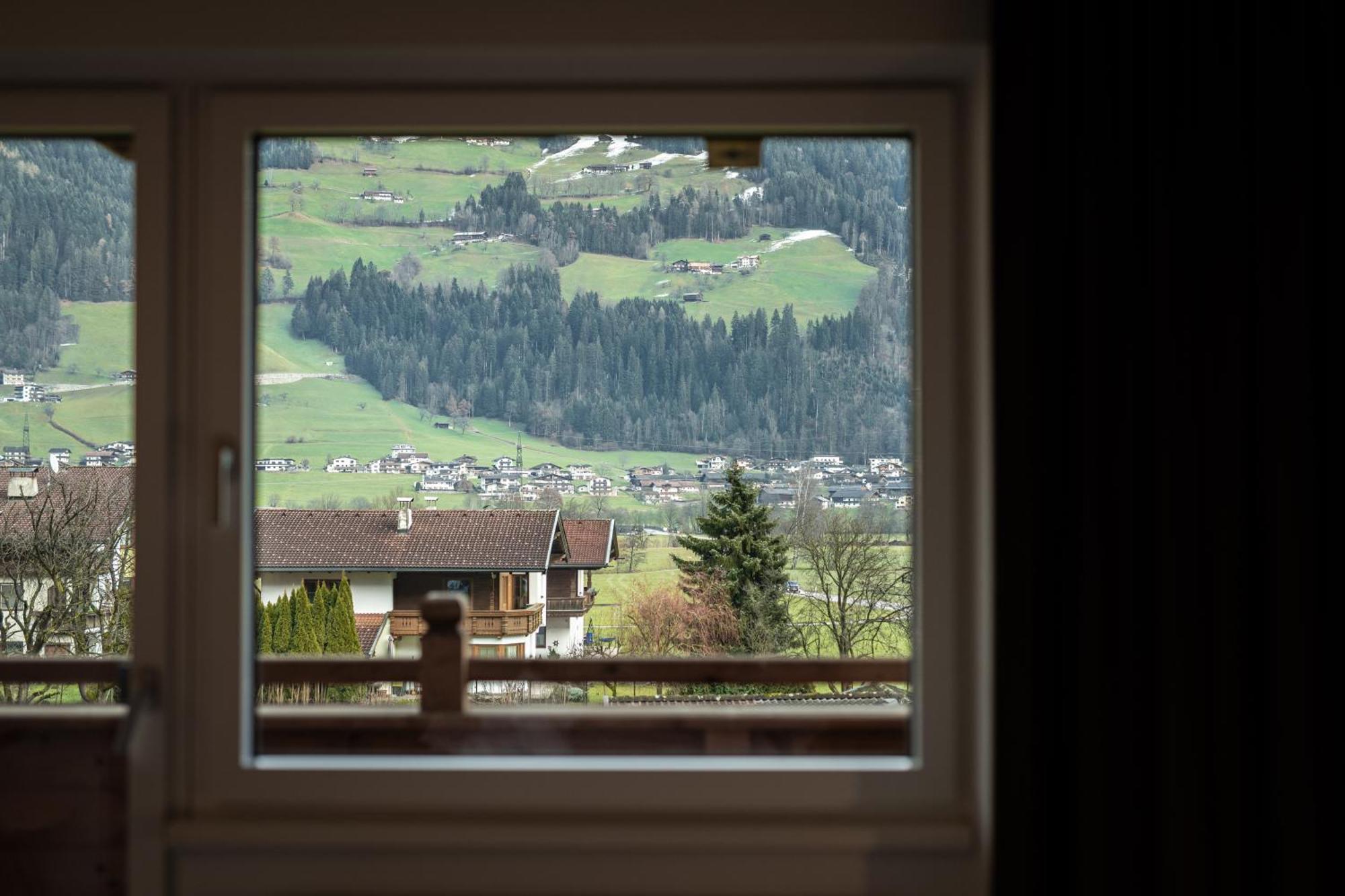 Lebe'Schlitters - Das Ferienapartmenthaus Im Zillertal Екстериор снимка